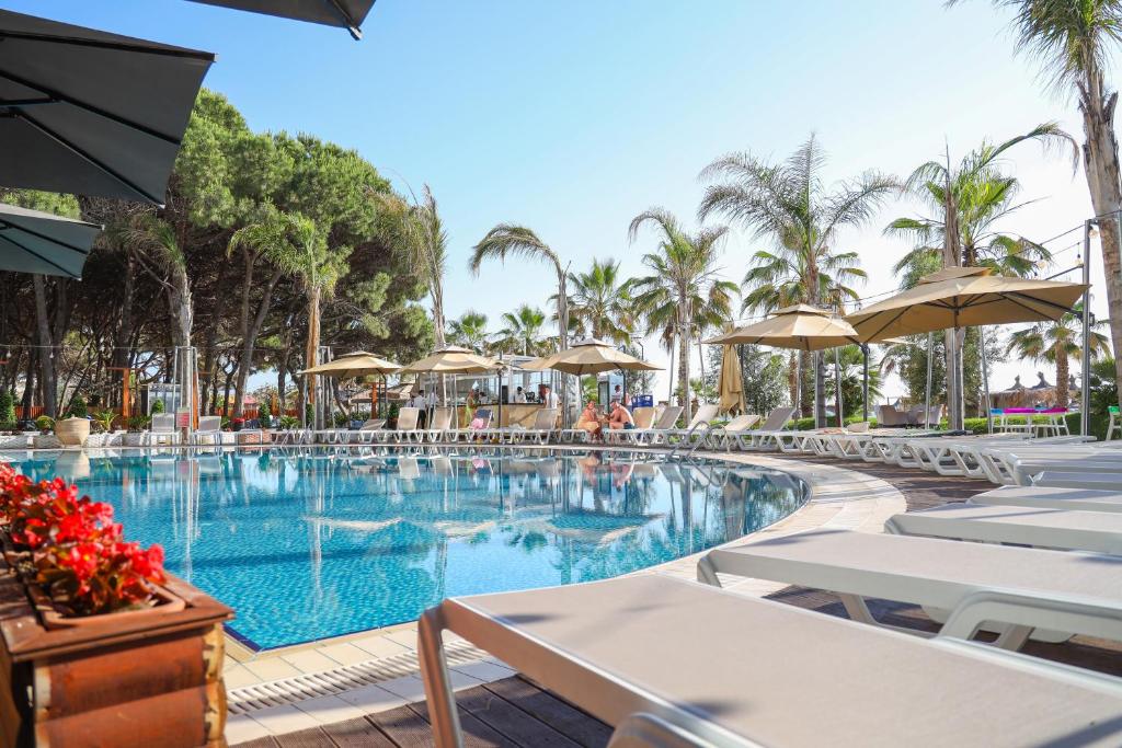 Bazén v ubytování VM Resort & SPA nebo v jeho okolí