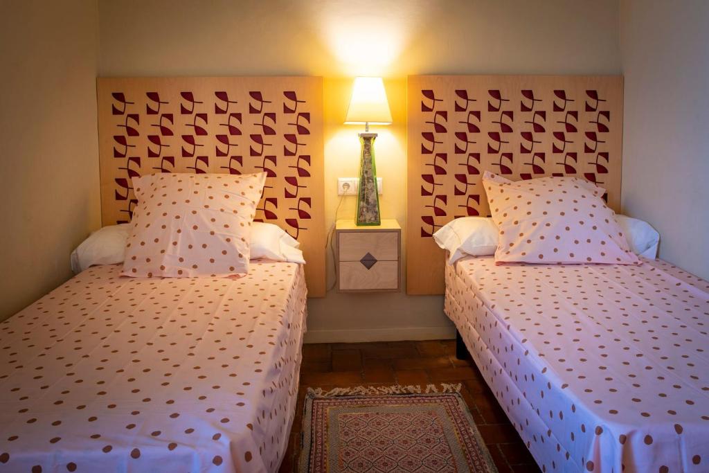 Postel nebo postele na pokoji v ubytování Masia Can Comas