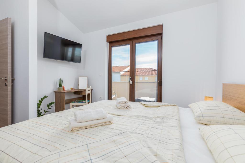Łóżko lub łóżka w pokoju w obiekcie Rental house Nada