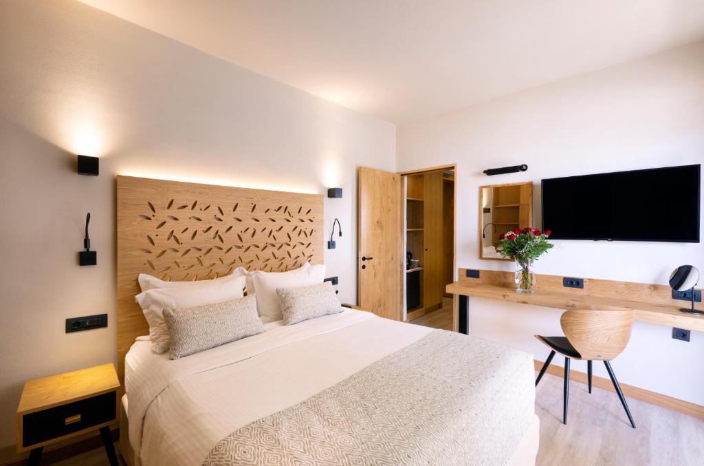Postel nebo postele na pokoji v ubytování Atlantis Beach Hotel