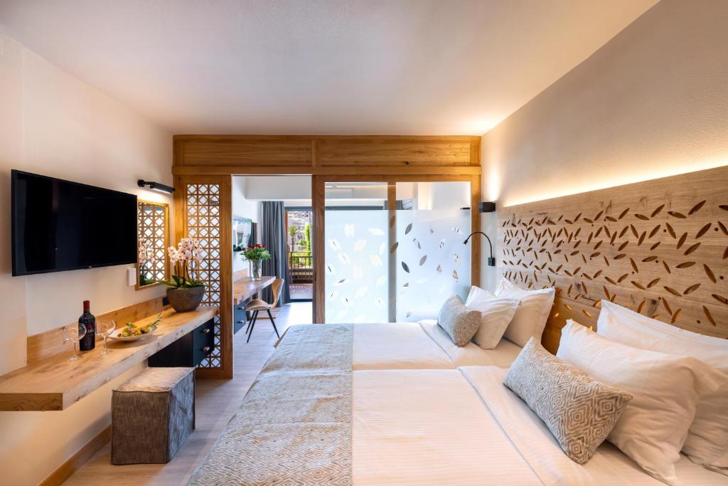 Atlantis Beach Hotel - 4