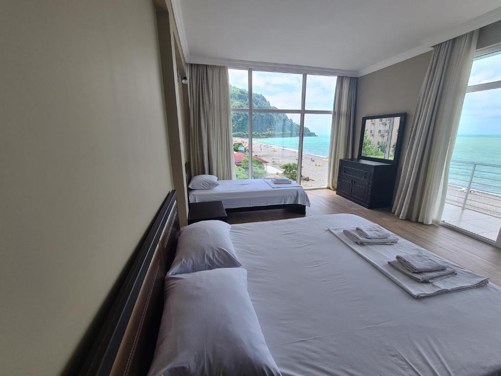 Postel nebo postele na pokoji v ubytování Black Sea Hotel