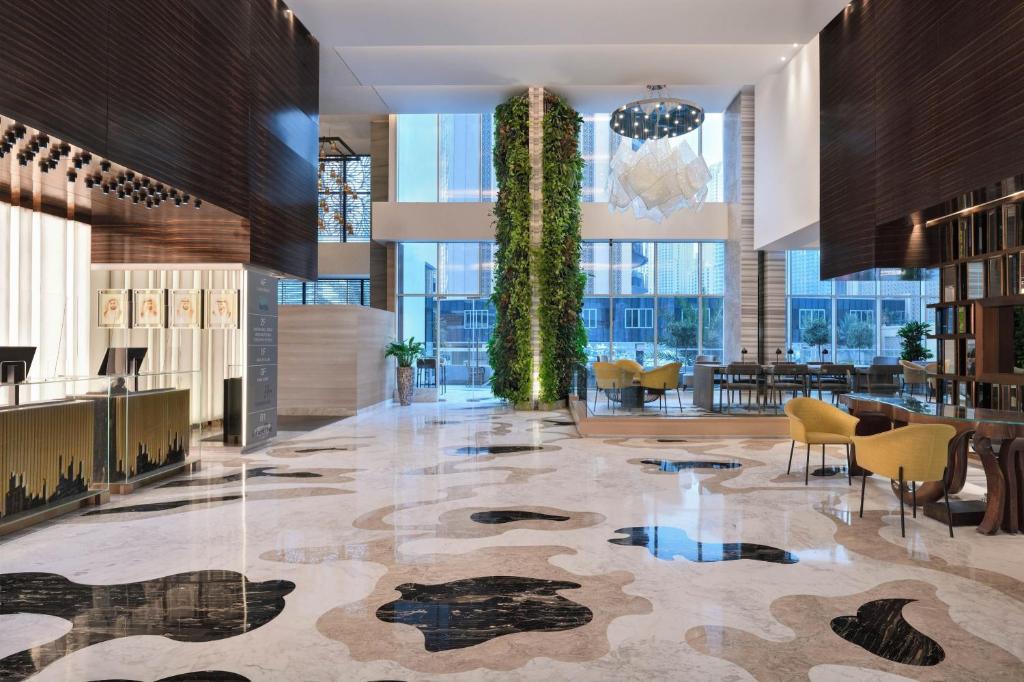 Posezení v ubytování Crowne Plaza Dubai Marina by IHG