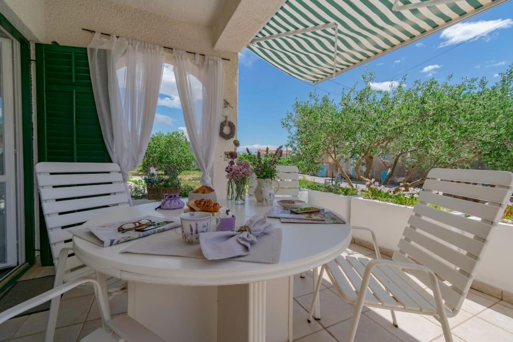 Vonkajšia záhrada v ubytovaní LUKA APARTMENT