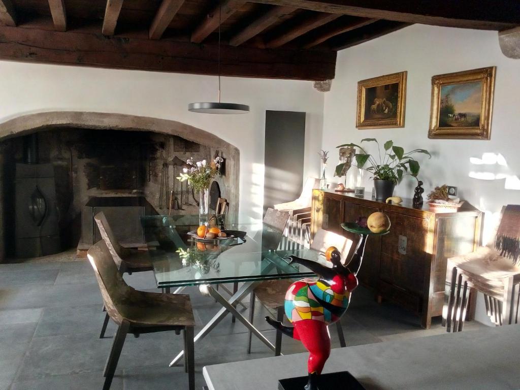 Posedenie v ubytovaní Maison du Chevalier des Huttes - Table et Chambres d'hôtes