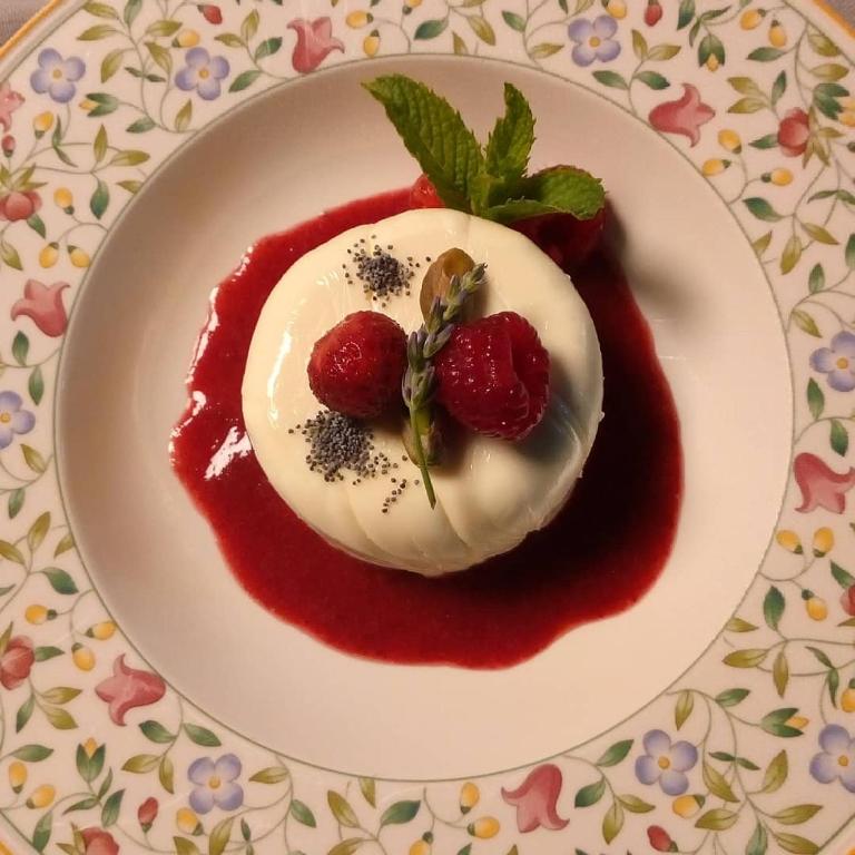 Jedlo v ubytovaní bed & breakfast alebo blízkom okolí