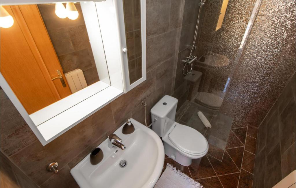 Kúpeľňa v ubytovaní Cozy Apartment In Jadranovo With Wifi