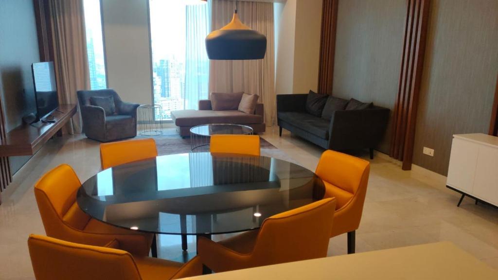 Tropicana The Residences KLCC by Vale Pine - 2 Bedroom Premium Suite With Twin Tower View