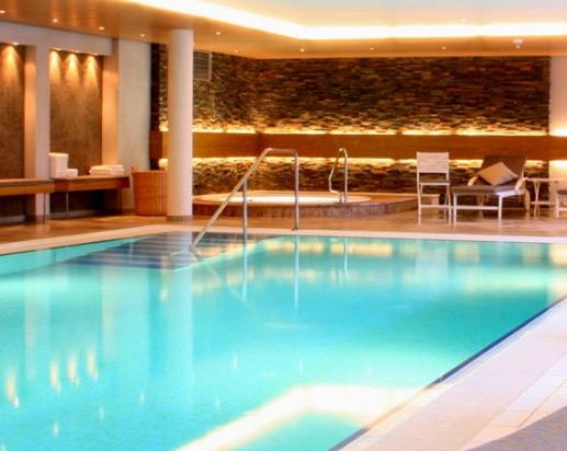 a large swimming pool in a hotel room at Hotel Restaurant Krone in Hayna