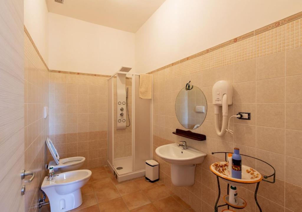 Agriturismo Montagne Verdi - Irpinia - Habitación Cuádruple Con Baño Privado