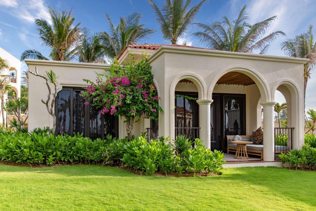 Vườn quanh Radisson Resort Phan Thiet