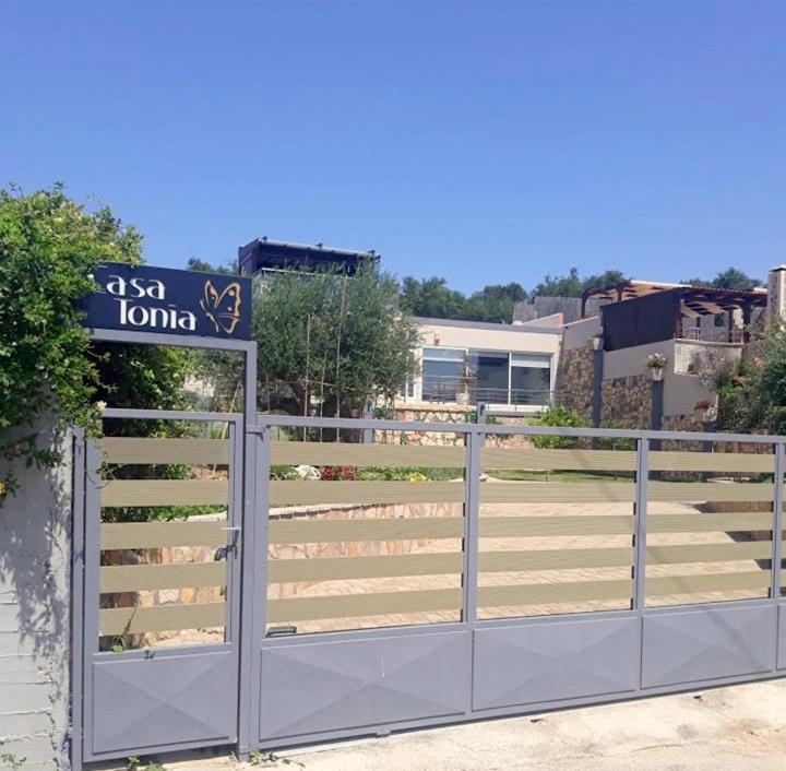 Zdjęcie z galerii obiektu CASA TONIA w mieście Marathi