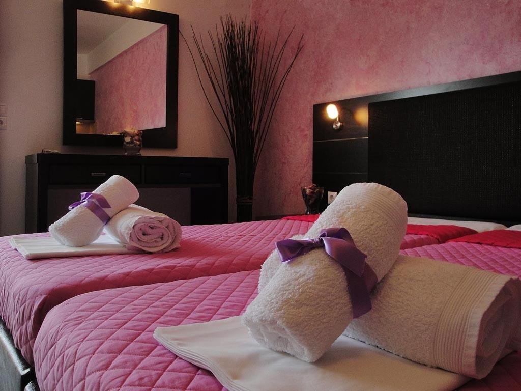 A bed or beds in a room at Dafni studios no2