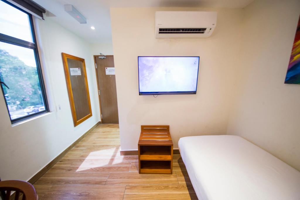 Postel nebo postele na pokoji v ubytování The Point Boutique Hotel