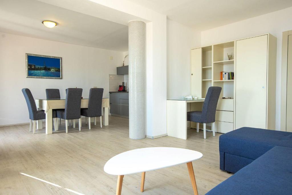 Posedenie v ubytovaní Apartments Mosor