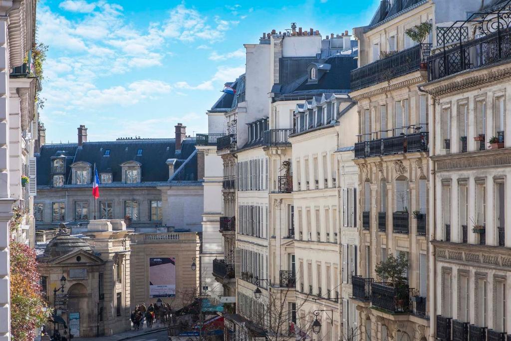 LE BEAU MARAIS - Luxury Apartments, AIR COND, LIFT photo