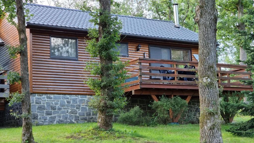 a log cabin in the woods with trees at Séjour cosy au Chamily in Somme-Leuze