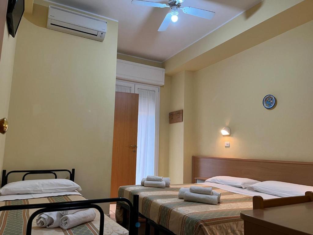 Postel nebo postele na pokoji v ubytování HOTEL VALPARAISO