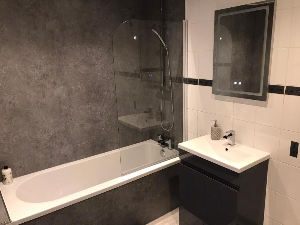 Koupelna v ubytování Beautiful 3-Bed Apartment in Gourock