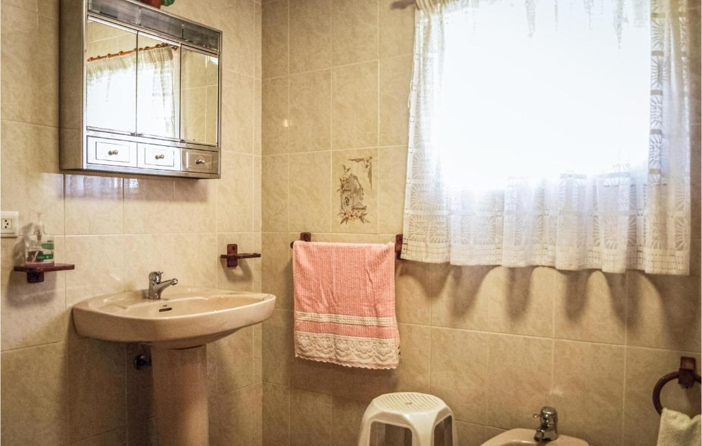 Kúpeľňa v ubytovaní Cozy Home In Villanueva Del Rosario