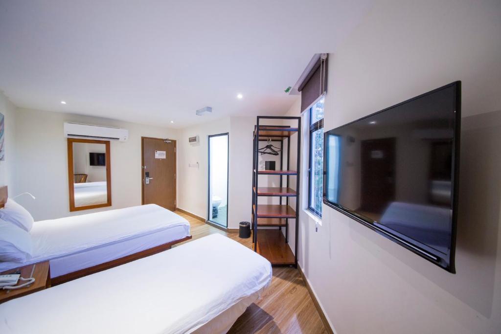 TV a/nebo společenská místnost v ubytování The Point Boutique Hotel