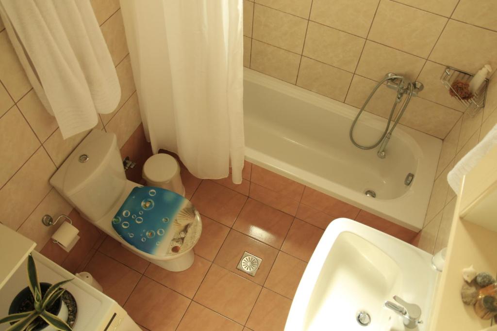 Łazienka w obiekcie Summer Dream Cottage, 2BR, Beautiful sea view