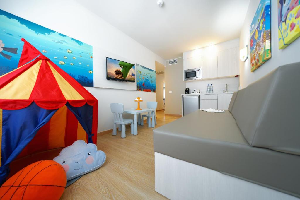 Kuchyň nebo kuchyňský kout v ubytování Aequora Lanzarote Suites