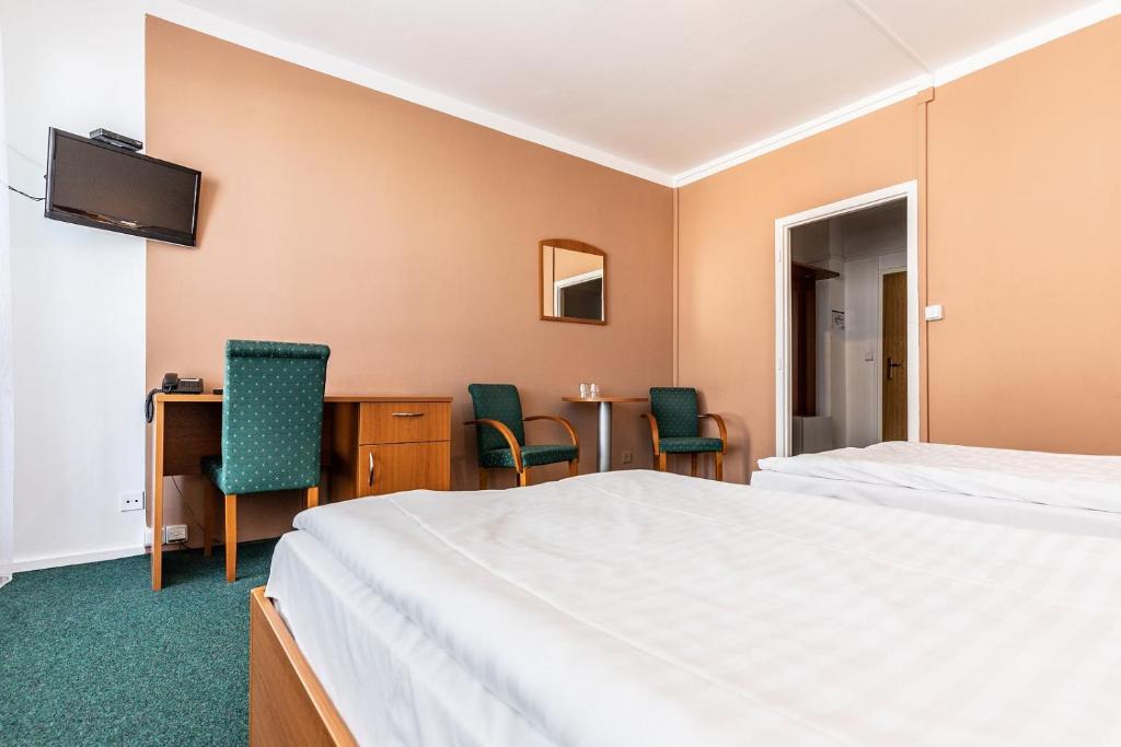 Postel nebo postele na pokoji v ubytování Hotel Krystal