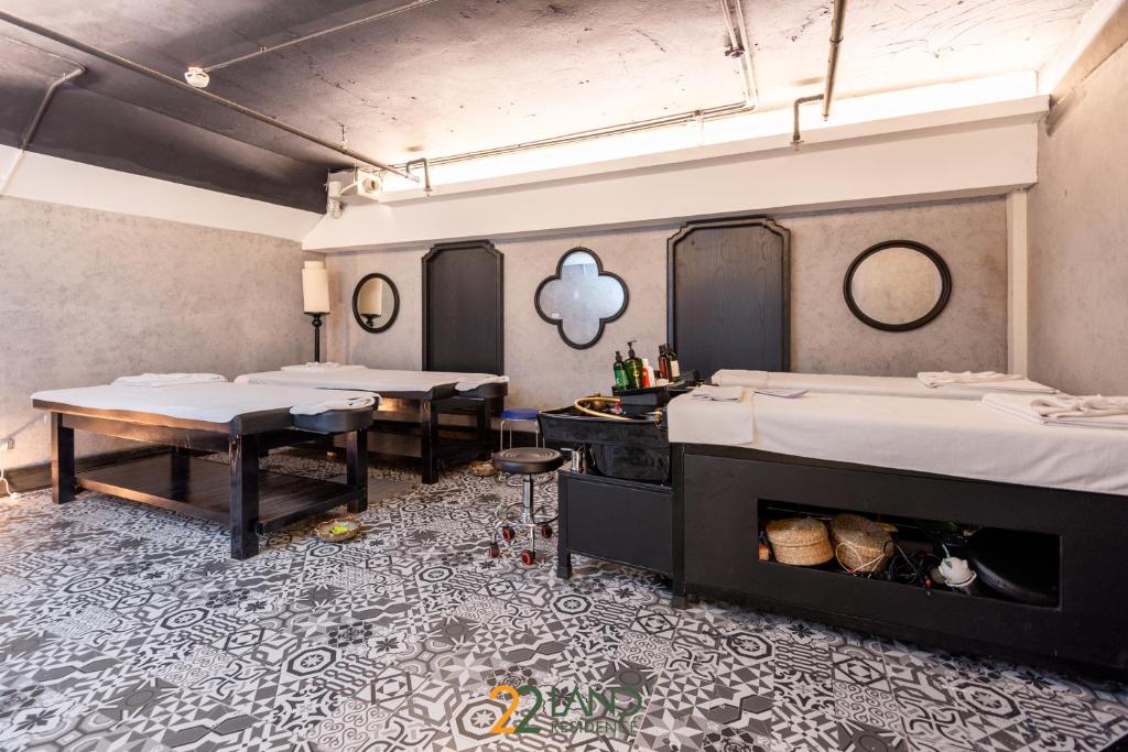 Postel nebo postele na pokoji v ubytování 22Land 52 Ngo Huyen Hotel & Spa
