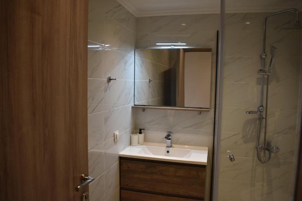 Koupelna v ubytování Sea view luxury apartment in Nea Kallikratia.