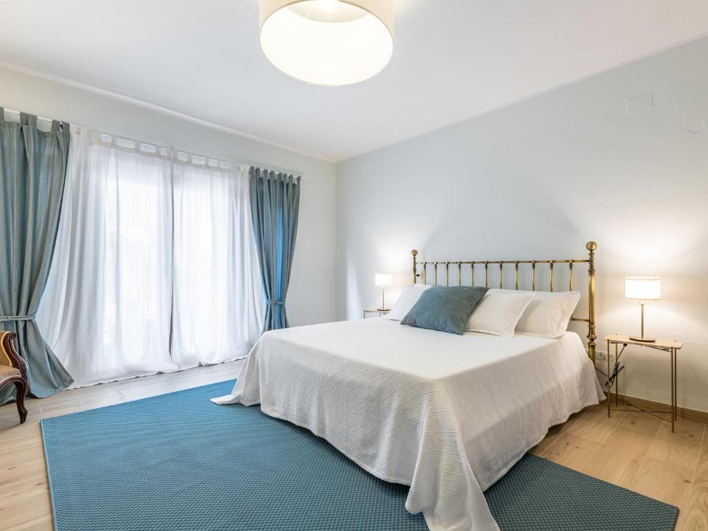 Un pat sau paturi într-o cameră la Villa Iole Apartment