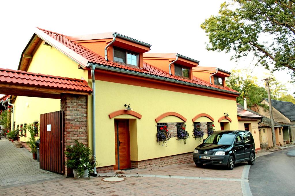 a car parked in front of a house at Vinný sklep u Műhlbergerů in Jaroslavice