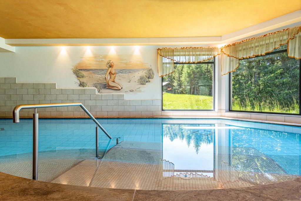 Bazén v ubytovaní Ferienparadies Sabina Piz alebo v jeho blízkosti