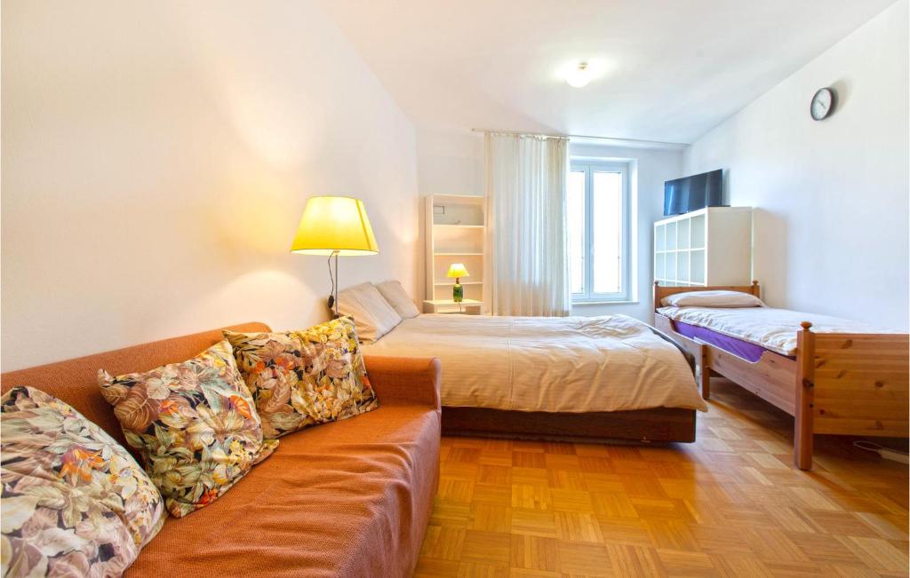 Postel nebo postele na pokoji v ubytování Lovely Apartment In Portoroz With Wifi