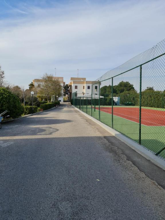 Tenis a/nebo squash v ubytování Appartamenti Mirante nebo okolí