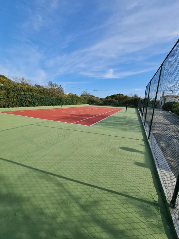 Tenis a/nebo squash v ubytování Appartamenti Mirante nebo okolí