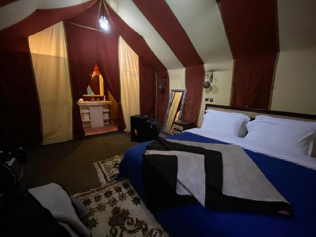 Postel nebo postele na pokoji v ubytování Milky Way Desert Camp