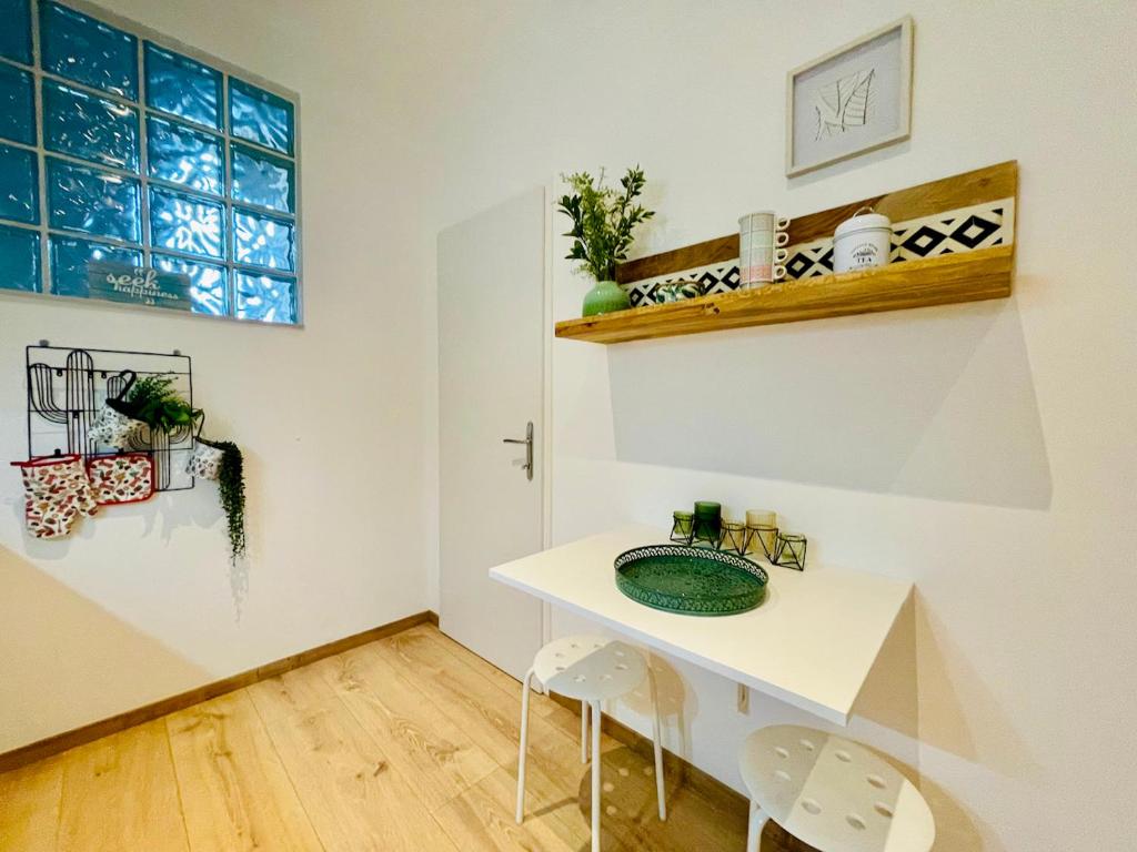 Colorful & Quiet Apartment in Beautiful Viennese Building, Vienna – Updated  2023 Prices