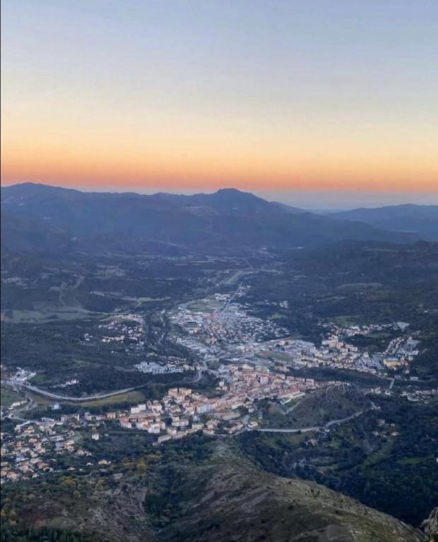 Uma vista a&eacute;rea de Superbe appartement Corte