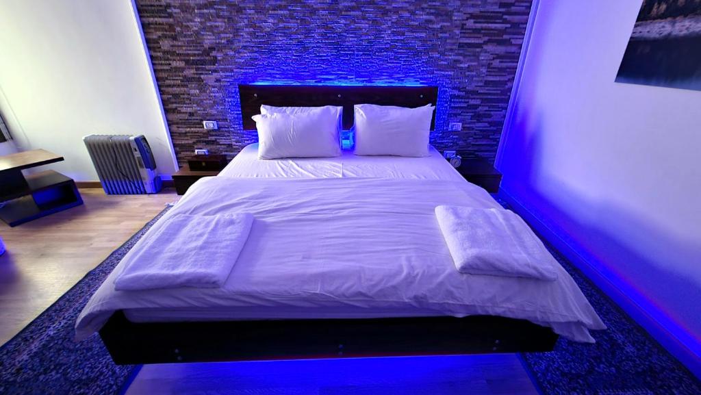 Letto o letti in una camera di Amazing Nile View and Pyramids Apartment