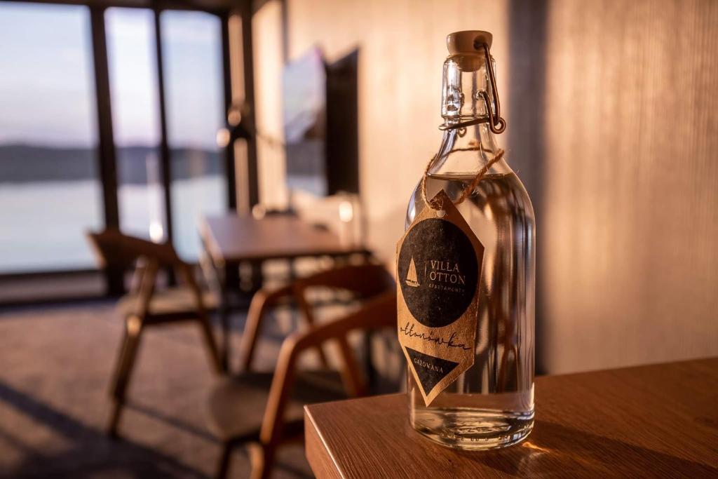 Nápoje v ubytovaní OTTON-Charzykowy Bed&Restaurant