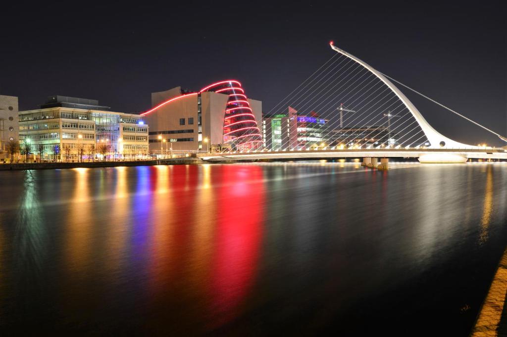 Nespecifikovaný výhled na destinaci Dublin nebo výhled na město při pohledu z 