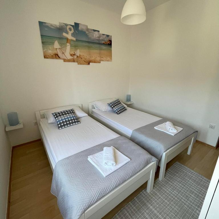 Postel nebo postele na pokoji v ubytování Apartman Emilija