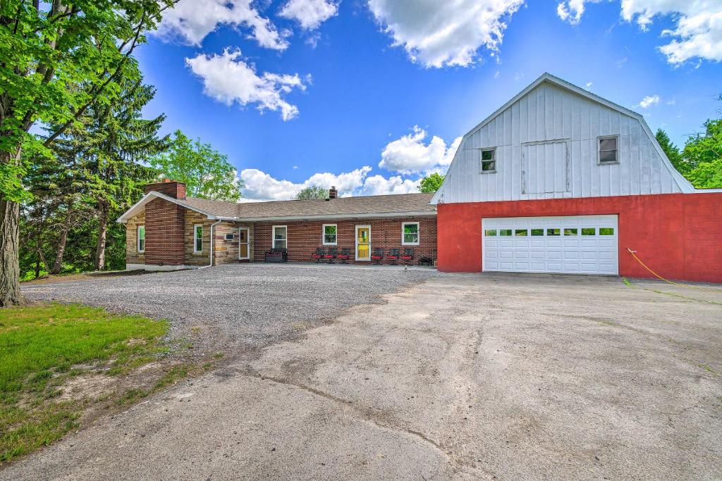 Roomy Montour Falls Retreat with Private Pool!, Montour Falls
