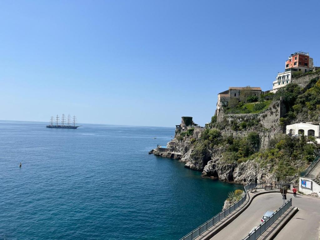 Afbeelding uit fotogalerij van FRENNESIA Amalfi Coast in Atrani