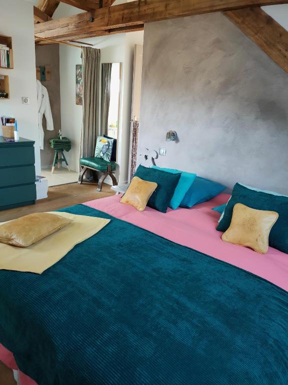 Postel nebo postele na pokoji v ubytování chambres d'hotes " Le Magnolia "
