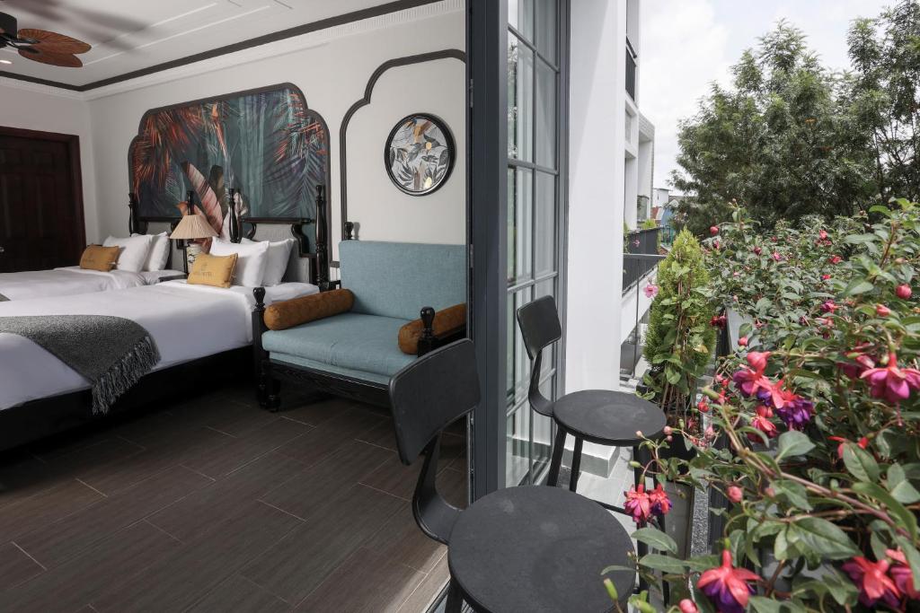 Postel nebo postele na pokoji v ubytování ARTIS Hotel Da Lat