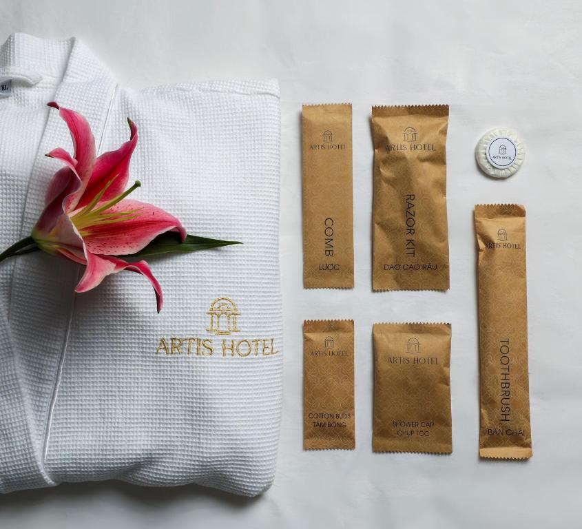 Postel nebo postele na pokoji v ubytování ARTIS Hotel Da Lat