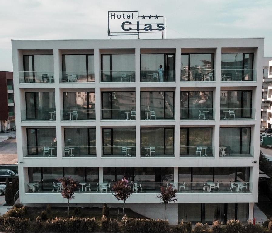 an office building with a hotel gate sign on top at Hotel Clas Mamaia Nord in Mamaia Nord