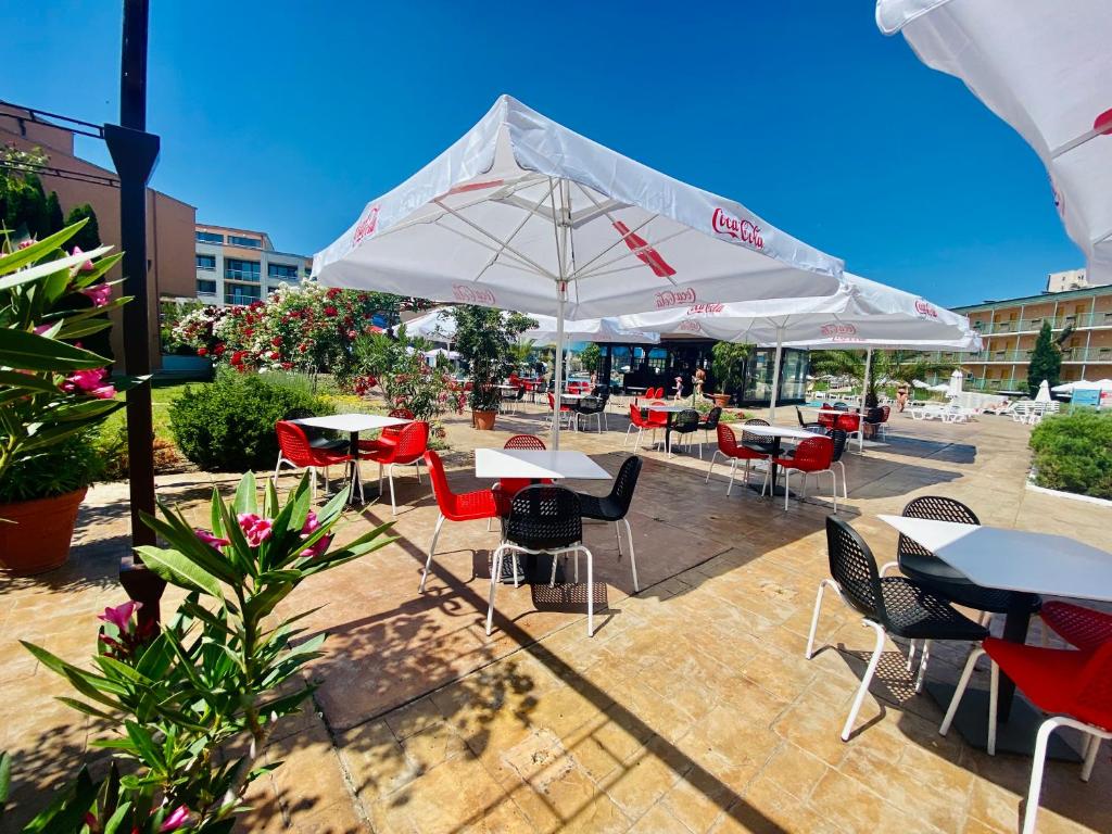 Restaurace v ubytování Two bedroom apartment in Trakia Sunny Beach